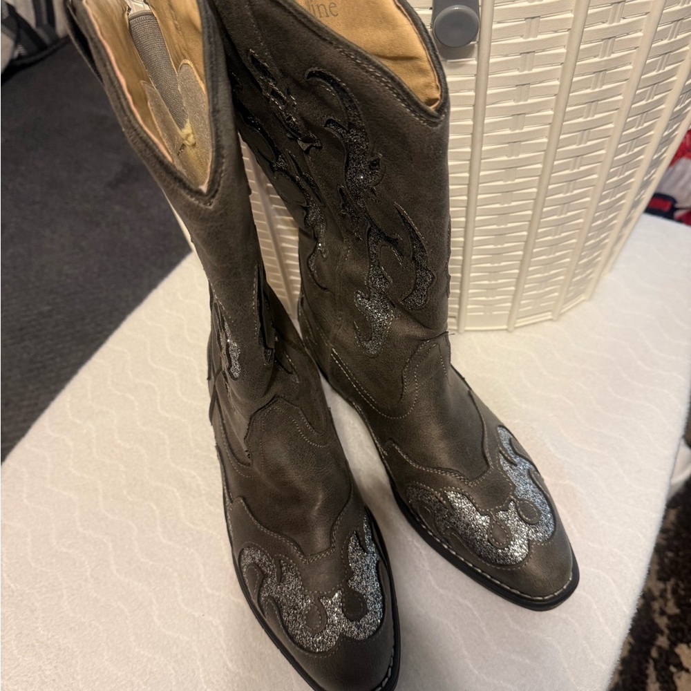 Stylish Black and Silver Embroidered Ankle Boots